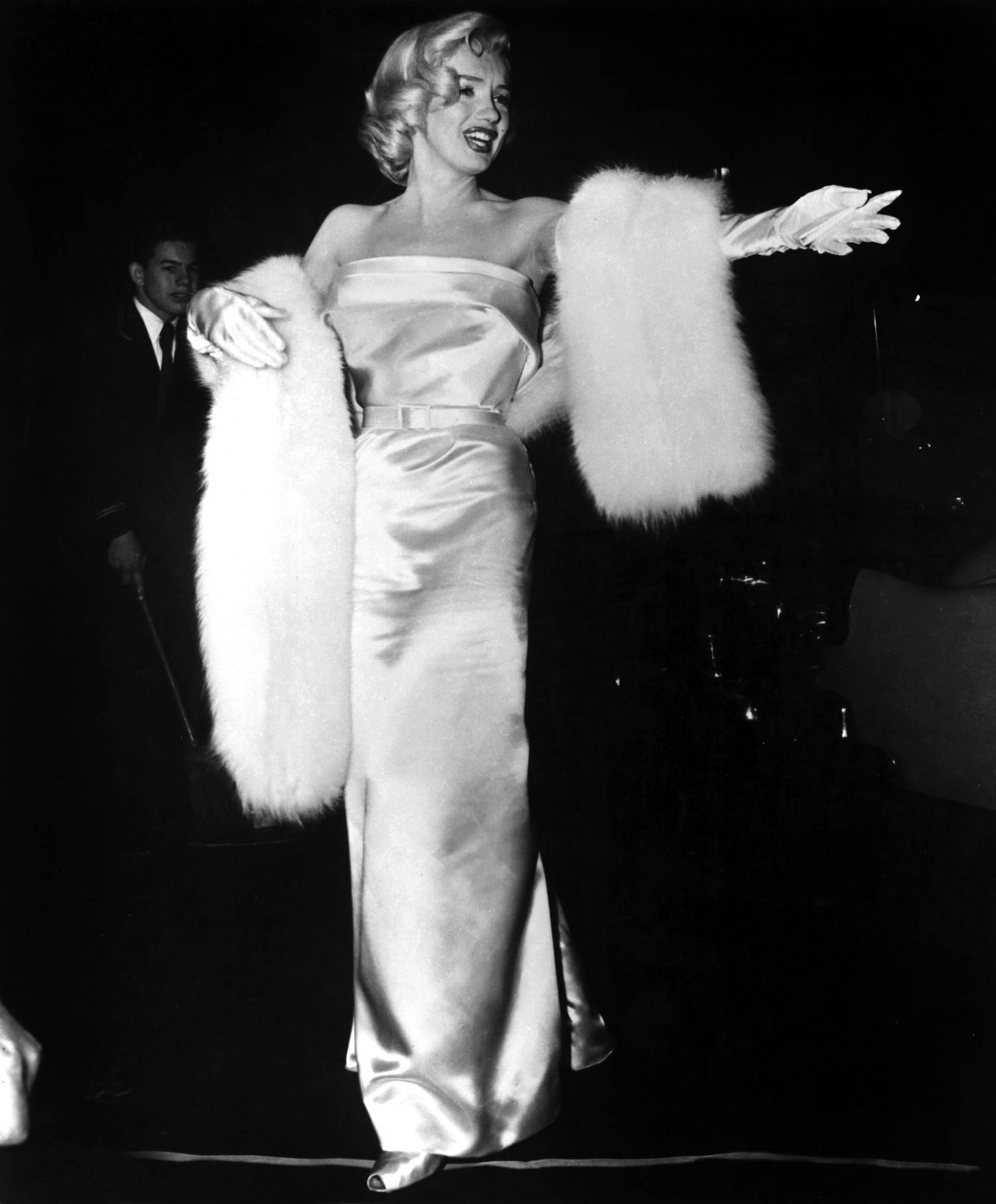 MM dressed in white. Marilyn monroe fashion, Marilyn, Monroe dress